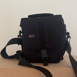 Lowepro Adventura 140 Black Camera Bag